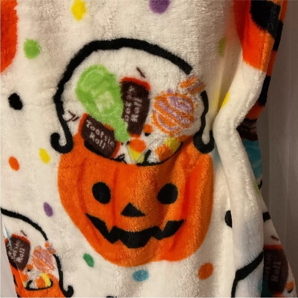 Halloween soft blanket Tootsie roll candy 70x60 inches large size - Picture 5 of 6